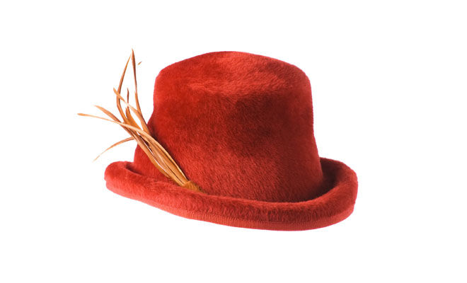cappello rosso con pennacchio yesey modello cherie