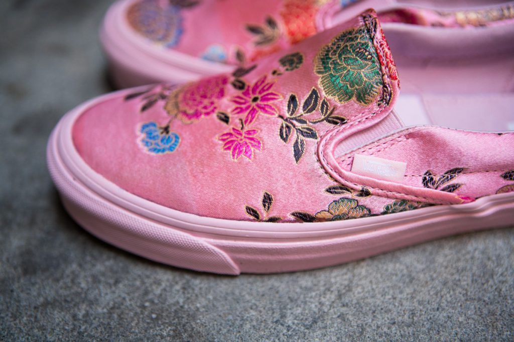 vans sneakers slip on rosa in seta ricami cinesi qi pao pack