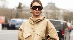 Come indossare la giacca da pioggia