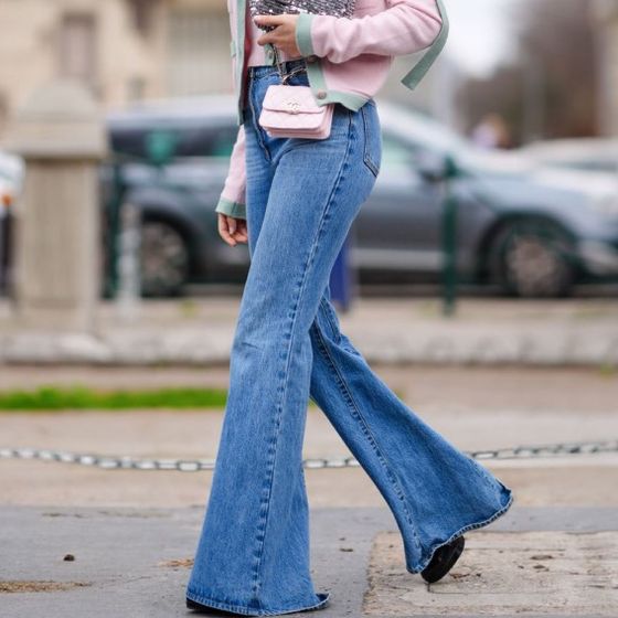 Come indossare i jeans a zampa