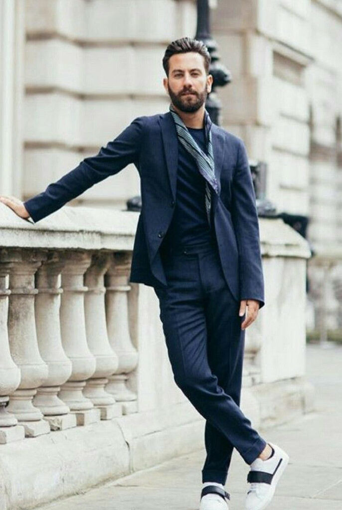 Come indossare i pantaloni chino