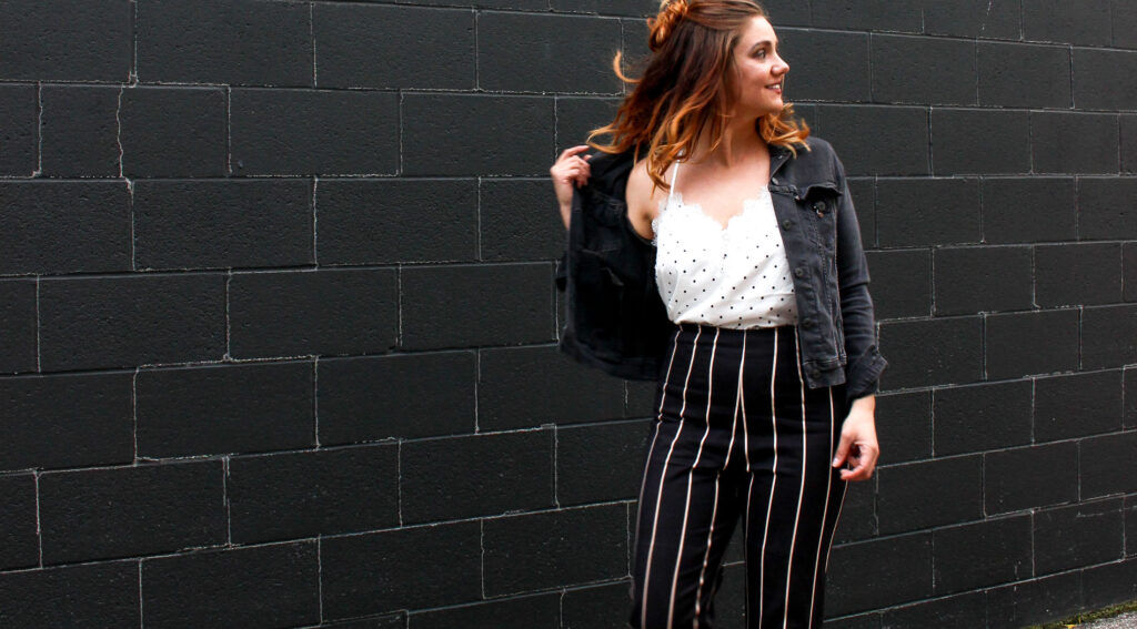 Pantaloni gessati hotsell outfit