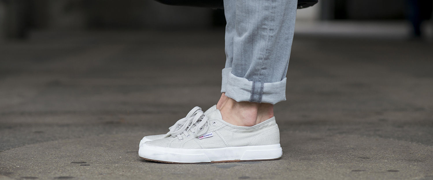Sneakers shop di tela