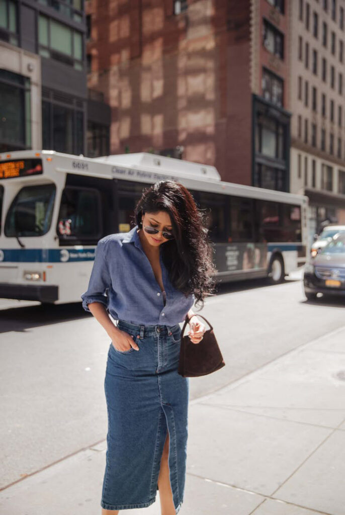 Come indossare la gonna midi in denim