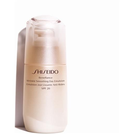 Shiseido wrinkle smoothing day emulsion 75 ml la pelle appare immediatamente più liscia e levigata