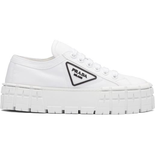 Prada sneakers con placca logo - bianco