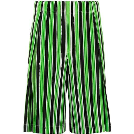 Homme Plissé Issey Miyake shorts sportivi a righe plissé - verde
