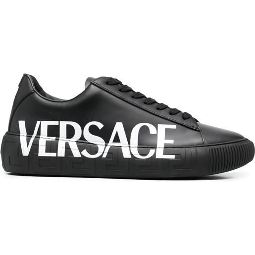 Versace sneakers greca con stampa - nero