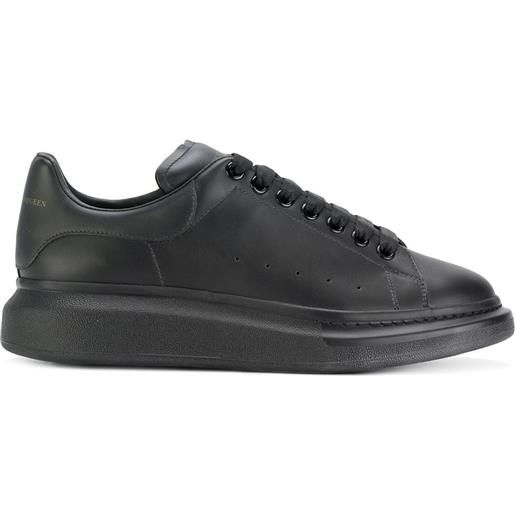 Alexander McQueen sneakers con suola oversize - nero