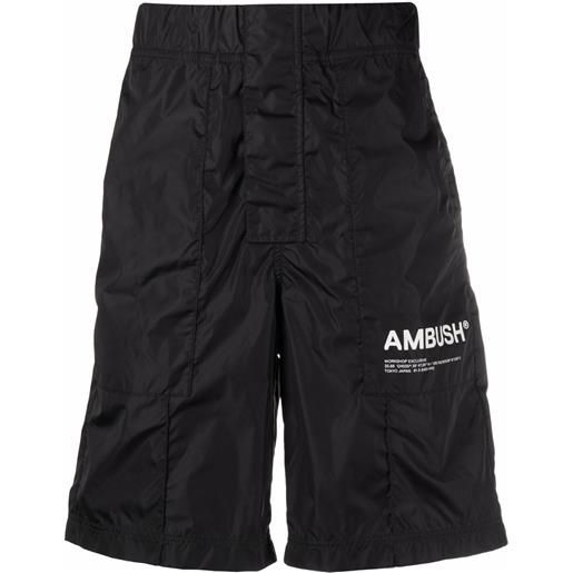 AMBUSH shorts sportivi con stampa - nero