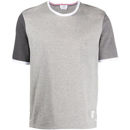 Thom Browne t-shirt con maniche a contrasto - grigio