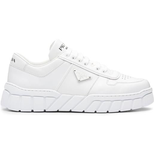 Prada sneakers con placca logo - bianco
