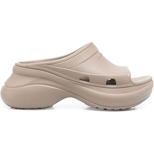 Balenciaga sandali slides Balenciaga x crocs™ - toni neutri