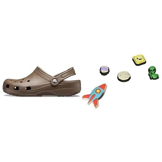 Crocs classic, zoccoli unisex - adulto, marrone (chocolate), 36/37 eu + shoe charm 5-pack, decorazione di scarpe, outerspace