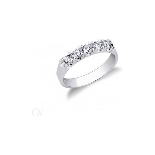 Gioielli di Valenza anello fedina a 5 pietre in oro bianco 18k con diamanti ct. 0,50