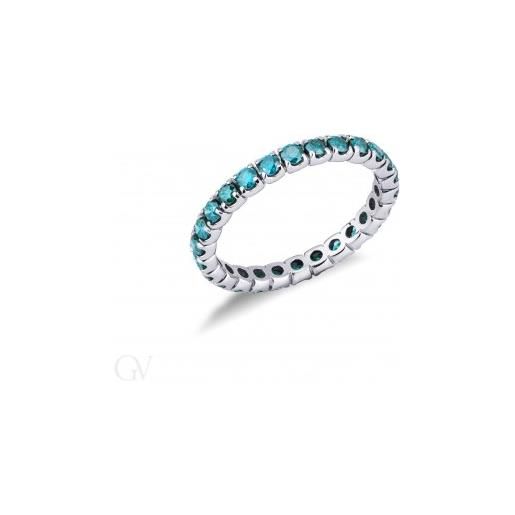 Gioielli di Valenza anello eternity a griffe in oro bianco 18k con diamanti blu taglio brillante