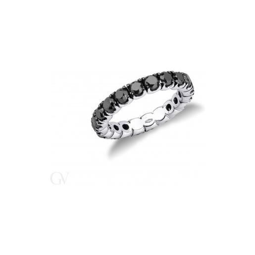 Gioielli di Valenza anello eternity a griffe in oro bianco 18k con incastonati diamanti neri