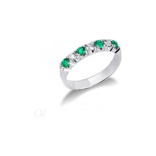 Gioielli di Valenza anello veretta a 7 pietre in oro bianco 18k con 3 diamanti e 4 smeraldi