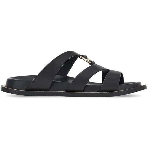 Ferragamo sandali con logo caratteristico gancini - nero