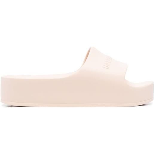 Balenciaga sandali slides chunky con logo goffrato - toni neutri