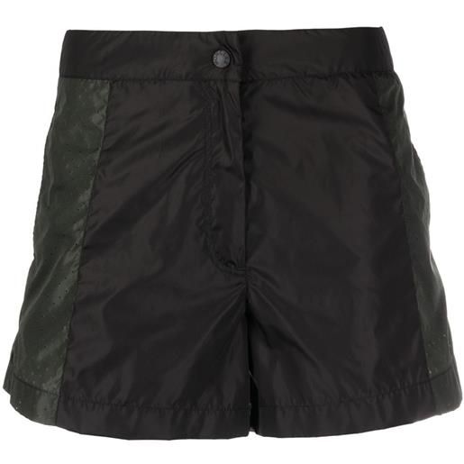 Moncler shorts con logo goffrato - nero