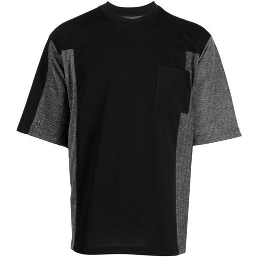 White Mountaineering t-shirt con design color-block - nero