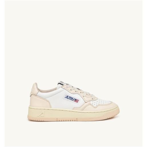 autry sneakers medalist low in pelle bicolor bianco e rosa