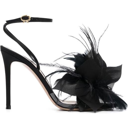 Gianvito Rossi sandali con decorazione di piume - nero