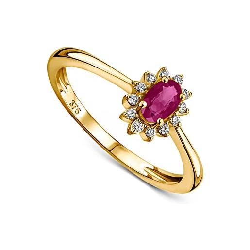 Miore anello di fidanzamento a grappolo con diamanti e rubino in oro giallo 9 carati 375 12 diamanti naturali di 0,07 carati e un rubino rosso naturale ovale di 0,31 carati