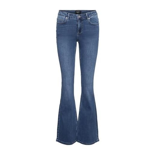 Vero Moda jeans a zampa con chiusura con bottone e zip nascosta. (l/30, medium blue denim)