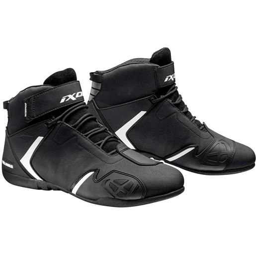 Ixon scarpe moto tecniche sportive Ixon gambler wp nero bianco