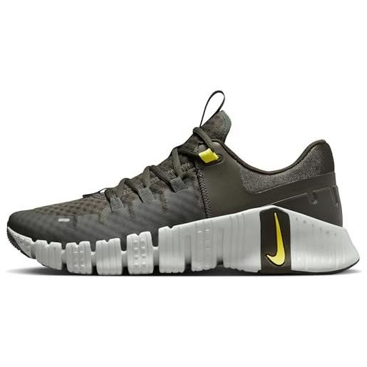 Nike free metcon 5, sneaker uomo, sequoia/high voltage-light silver, 45.5 eu