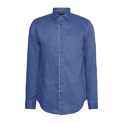 Emporio Armani camicia in lino blu con logo a contrasto nella parte anteriore. Chiusura camicia con bottoni. Blu