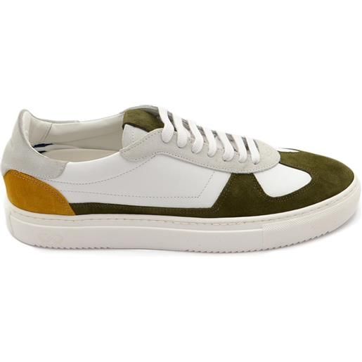 Malu Shoes sneakers uomo in vera pelle bianco con talloncino e punta in camoscio verde comfort casual made in italy moda