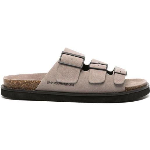 Emporio Armani sandali con logo goffrato - grigio