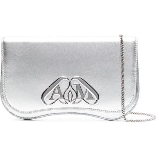 Alexander McQueen clutch con placca logo - argento