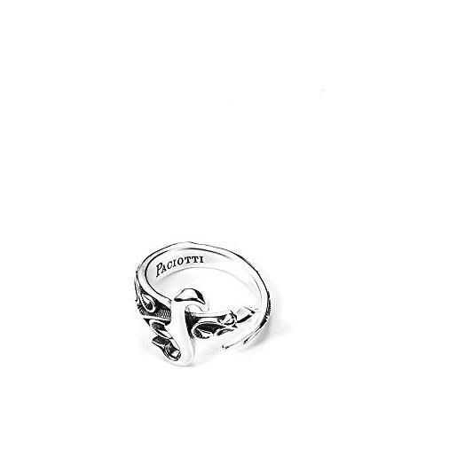 Cesare Paciotti anello da uomo collezione rolled dagger. Gioiello realizzato in argento. Anello con soggetto a forma di pugnale gotico. Gioiello della misura 20. La referenza è jpan1812v-20