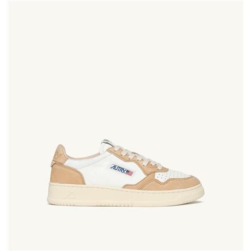 autry sneakers medalist low in pelle di capra washed bicolor bianco e beige