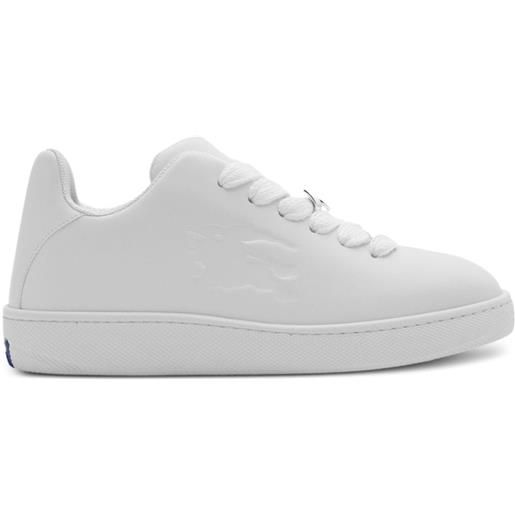 Burberry sneakers box con logo goffrato - bianco