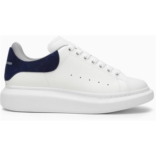 Alexander McQueen sneaker oversize bianca e blu navy