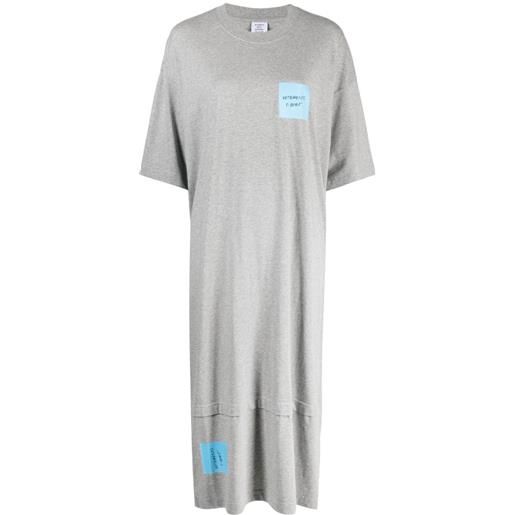 VETEMENTS abito modello t-shirt con applicazione - grigio