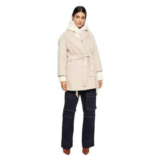 Motivi: cappotto corto con frange e piumino interno bianco. 46 stagione autunno inverno 2023