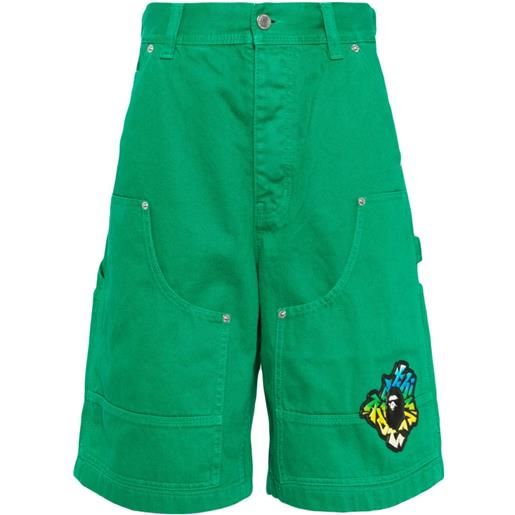 A BATHING APE® shorts denim con applicazione - verde