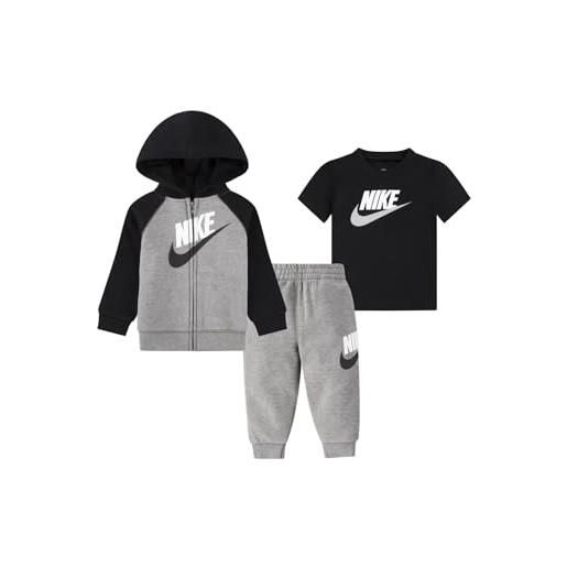Nike -set composto da felpa t-shirt e pantalone -felpa con cappuccio e zip -t-shirt mezza manica -pantalone con girovita elastico -pantalone con orli a coste -regular fit nero nero/grigio/bianco geh 1