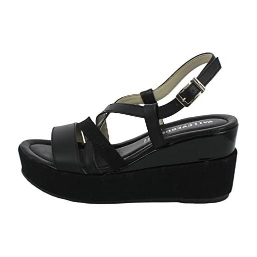 Valleverde sandali donna 32430 in pelle nero modello casual. Una calzatura comoda adatta per tutte le occasioni. Primavera-estate 2023. Eu 38
