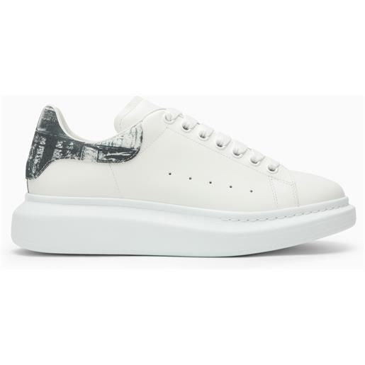 Alexander McQueen sneaker oversize bianca e nera