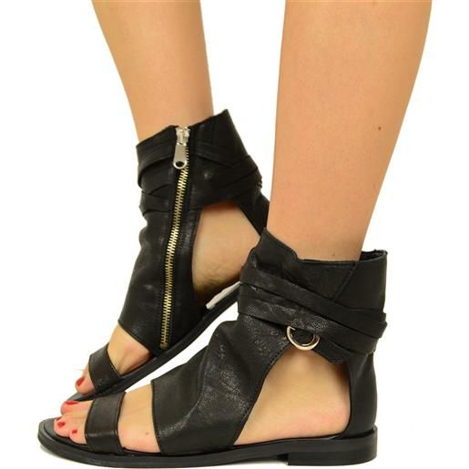 KikkiLine Calzature sandali a stivaletto donna neri in pelle con fibbia e zip