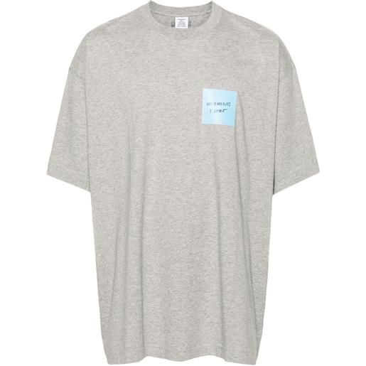 VETEMENTS t-shirt sticker logo - grigio