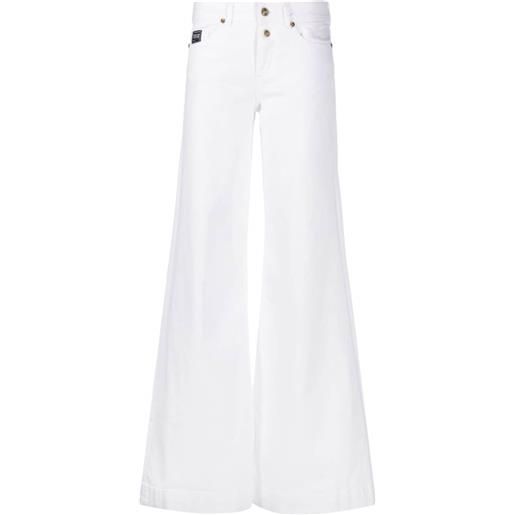Versace Jeans Couture jeans a gamba ampia con applicazione - bianco
