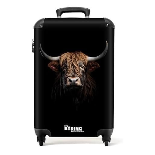 NoBoringSuitcases.com © valigia rigida con rotelle, trolley, bagaglio a mano, 4 ruote, lucchetto tsa (ritratto di bovino delle highlands scozzesi su sfondo nero, 55x40x20 cm)